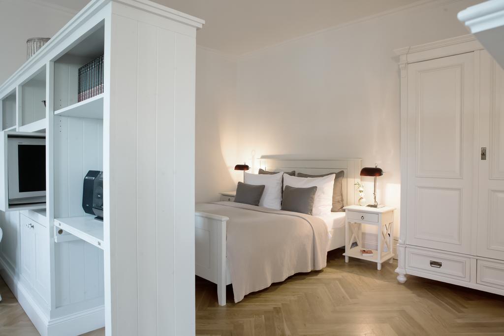 Von Deska - White House Hamburg